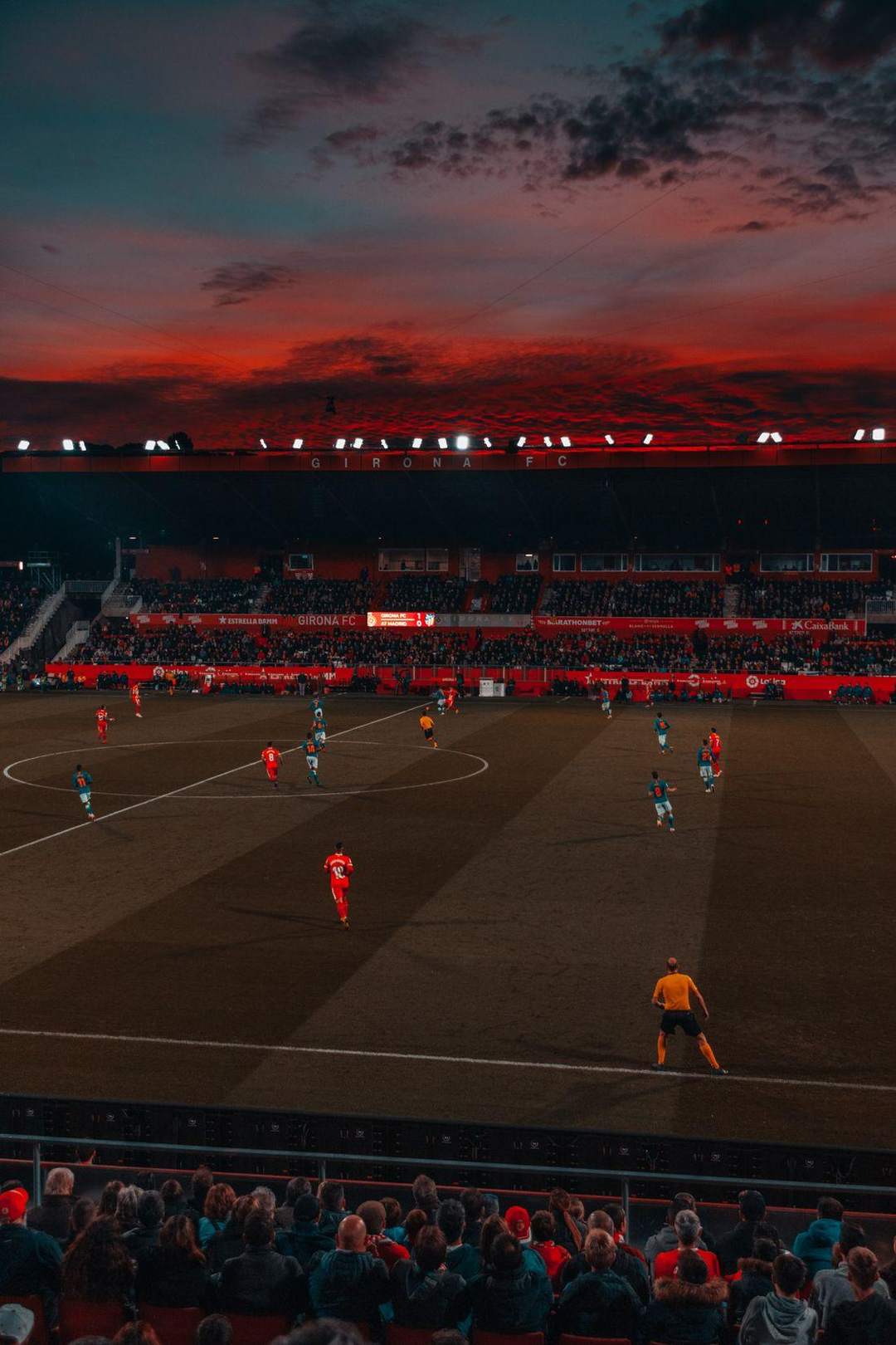 Stadion sepak bola di malam hari
